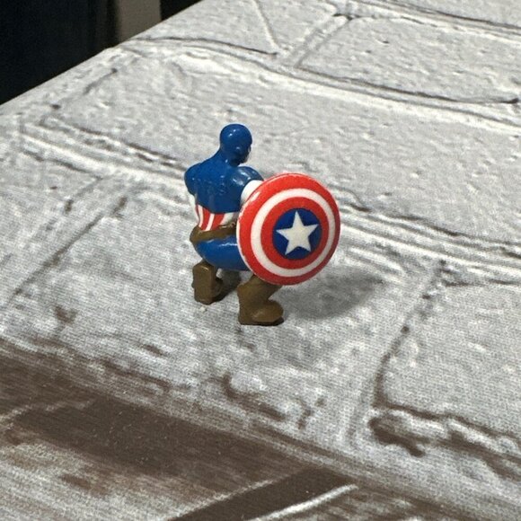 Kinder Joy Avengers Figure Mini Marvel Captain America Egg Surprise Toy - Picture 2 of 4